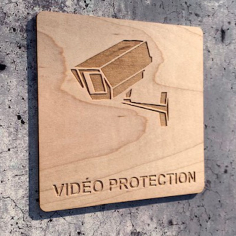 Signalétique en bois gravure vidéo protection