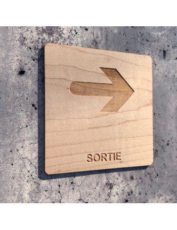 Signalétique en bois sortie droite