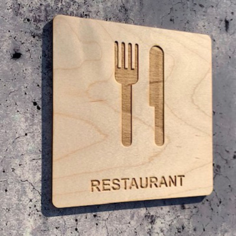 signalétique bois en gravure restaurant